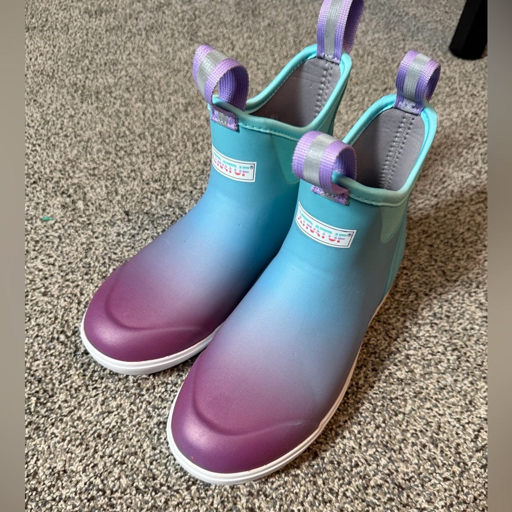 Women’s Xtratuf boots